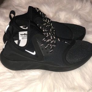 Nike Lunacharge essential